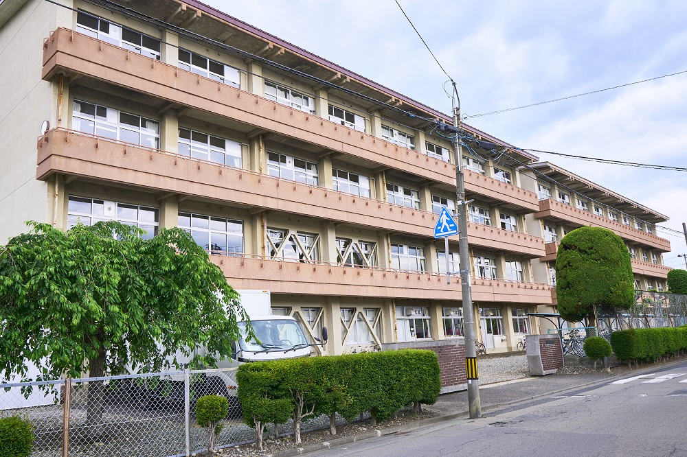 盛岡市立 下小路中学校（正門）