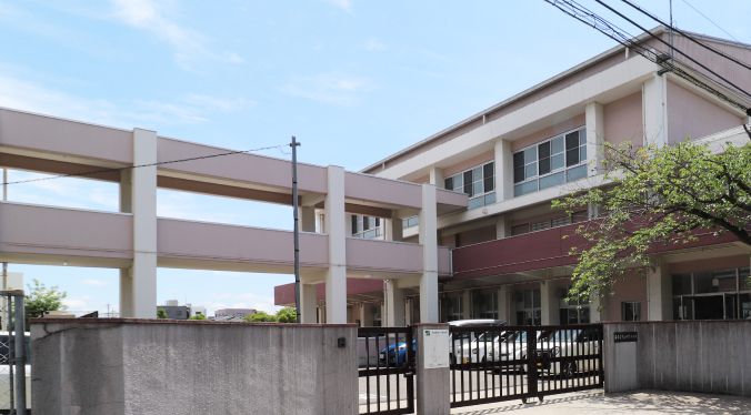 中根小学校