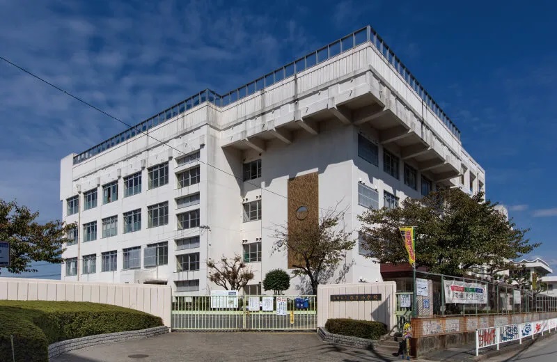 弥生小学校