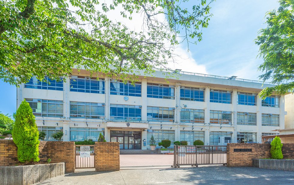 清新中学校