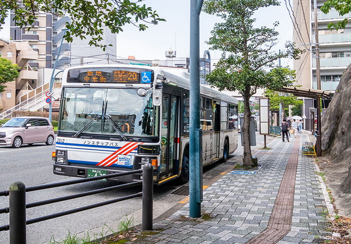 「道の尾」バス停(道ノ尾駅側)
