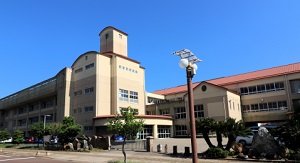 東小学校