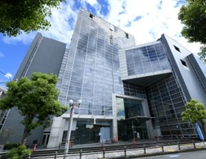 八尾市文化会館プリズムホール