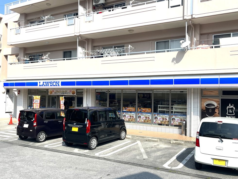 ローソン 那覇識名一丁目店