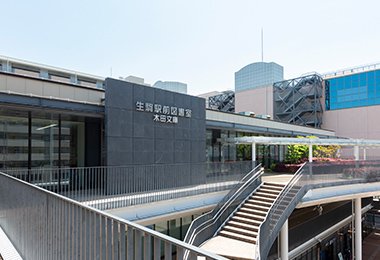 生駒駅前図書室