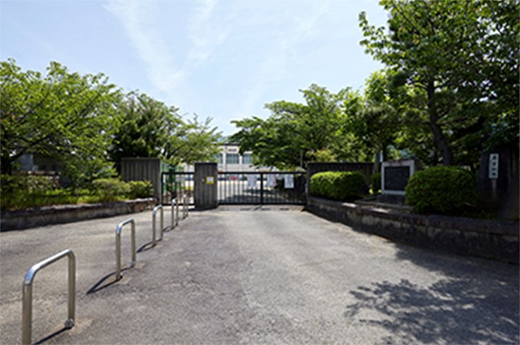 橿原市立晩成小学校