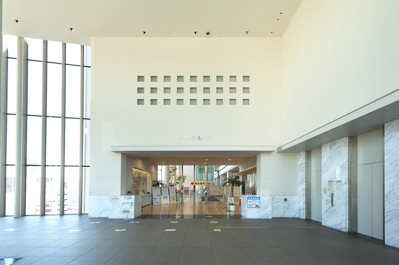川口市立中央図書館