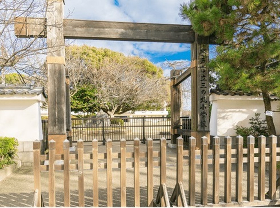 市立三の丸小学校