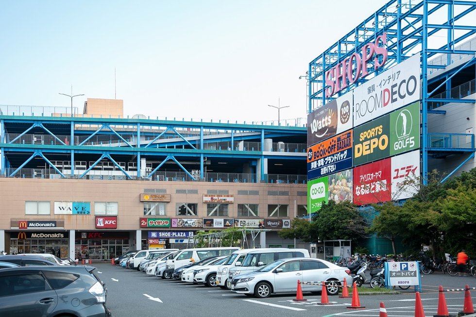 SHOPS