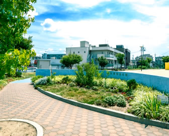 大久保駅東公園