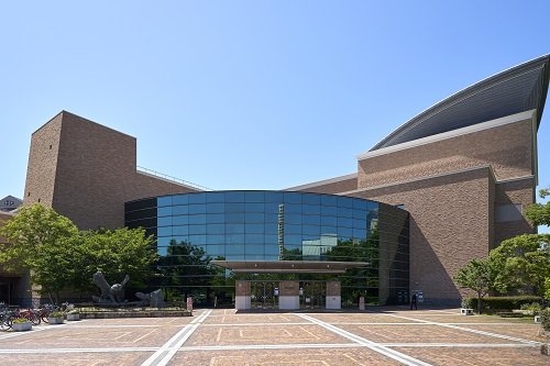 福岡市総合図書館