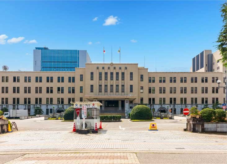 富山県庁