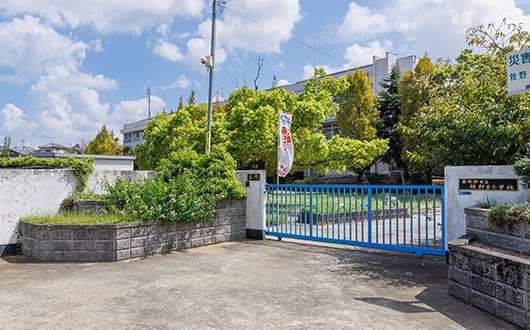 泉佐野市立佐野台小学校(正門)