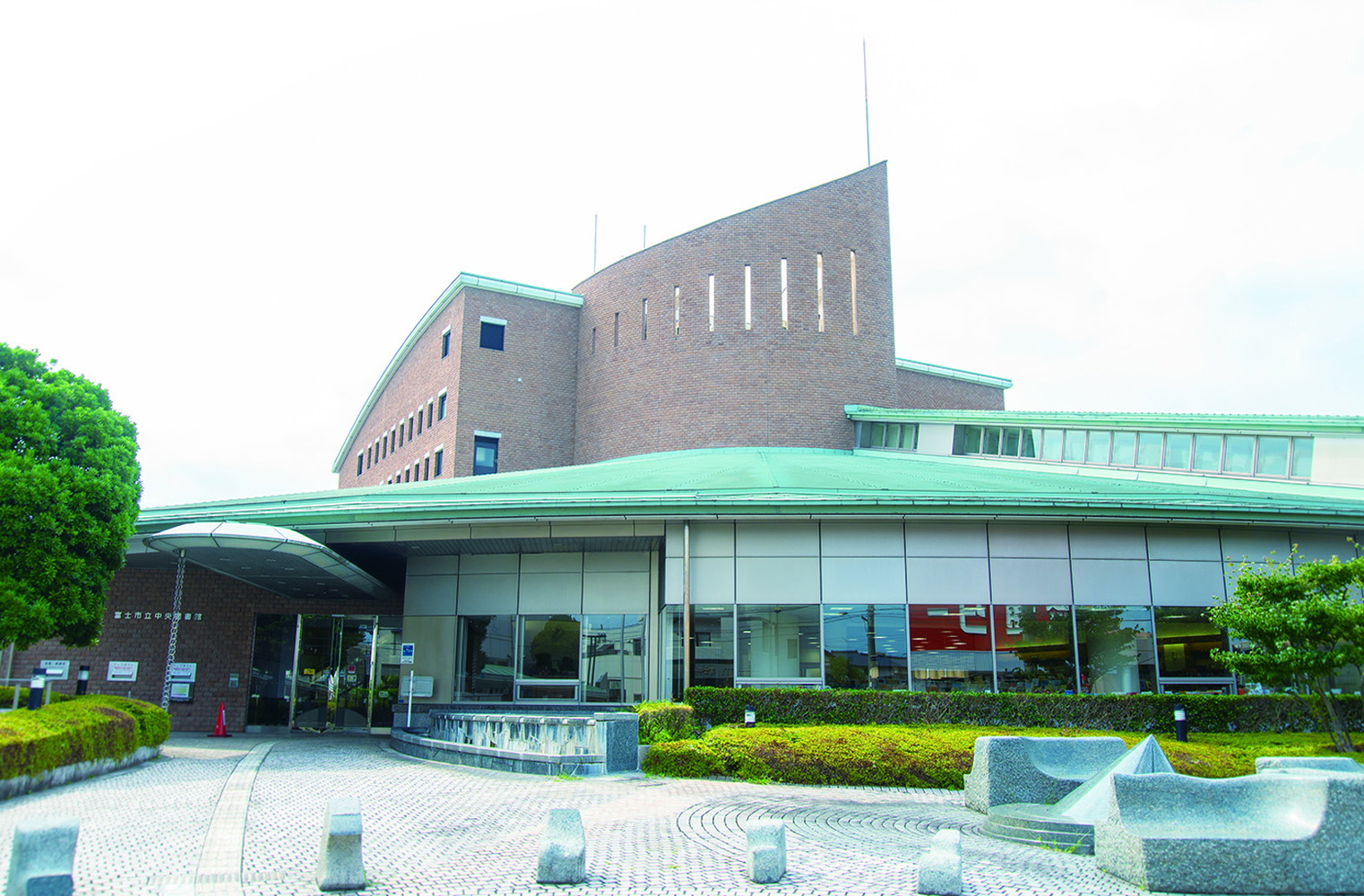 富士市中央図書館