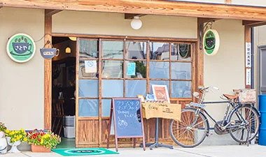 アンティークガレージカフェさとや