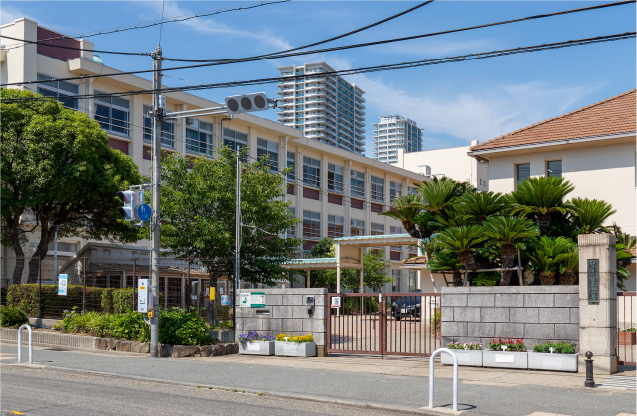 市立 住吉小学校