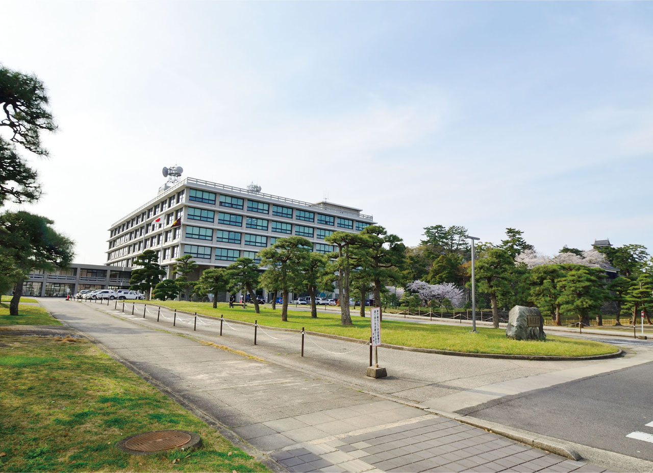 島根県庁