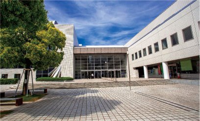 四日市市文化会館