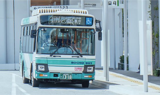 「新山口駅北口」バスターミナル