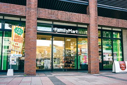ファミリーマート福岡六本松駅前店