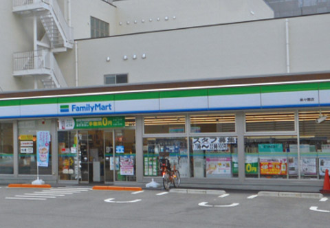 ファミリーマート楽々園店