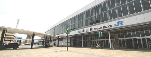 JR/あいの風とやま鉄道「富山」駅