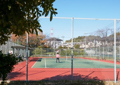 とんび池公園〈テニスコート〉