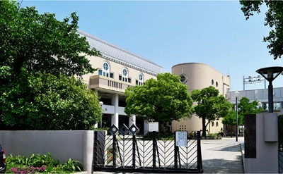 府立三国丘高等学校