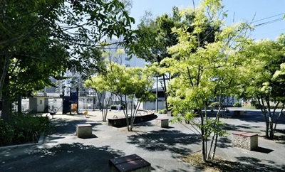 三国ヶ丘御幸通チョウジソウ公園