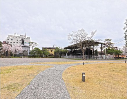東公園