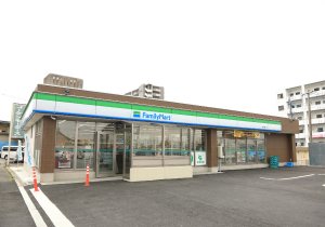 ファミリーマート 嘉手納兼久店