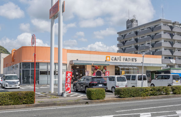 カフェファディ下関店