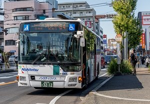 西鉄バス「島廻橋」バス停 (大池通り)/
西鉄バス「島廻橋」バス停 (油山観光道路)