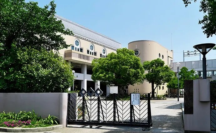 府立三国丘高等学校