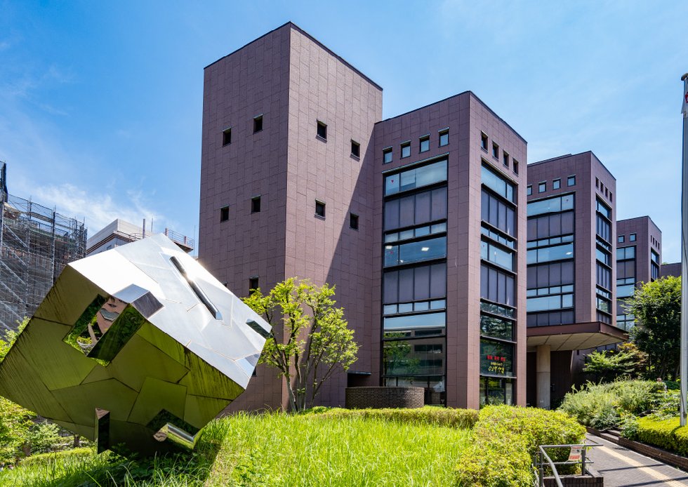 横浜市中央図書館