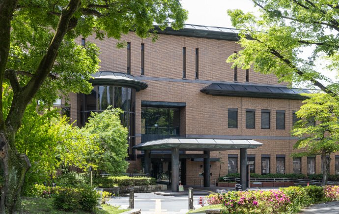 鶴舞中央図書館
