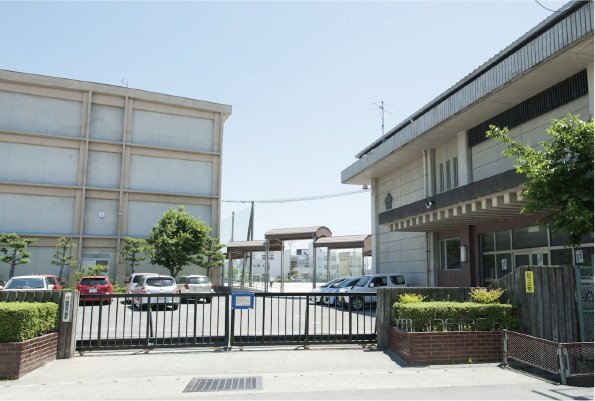市立精華中学校（正門）