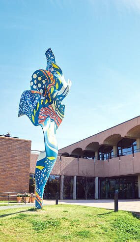 福岡市美術館 徒歩11分