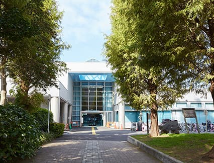 川崎市立高津図書館