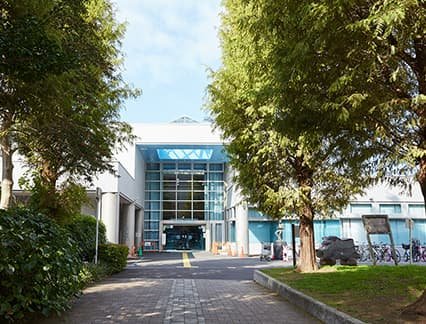 川崎市立高津図書館