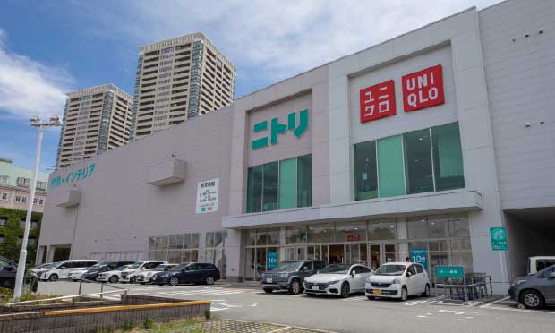 ニトリ・ユニクロ（宝塚歌劇場前店）