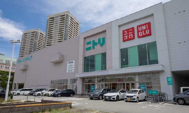 ニトリ・ユニクロ（宝塚歌劇場前店）