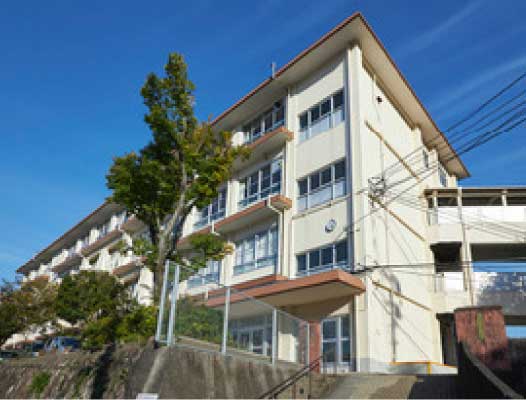 山里中学校