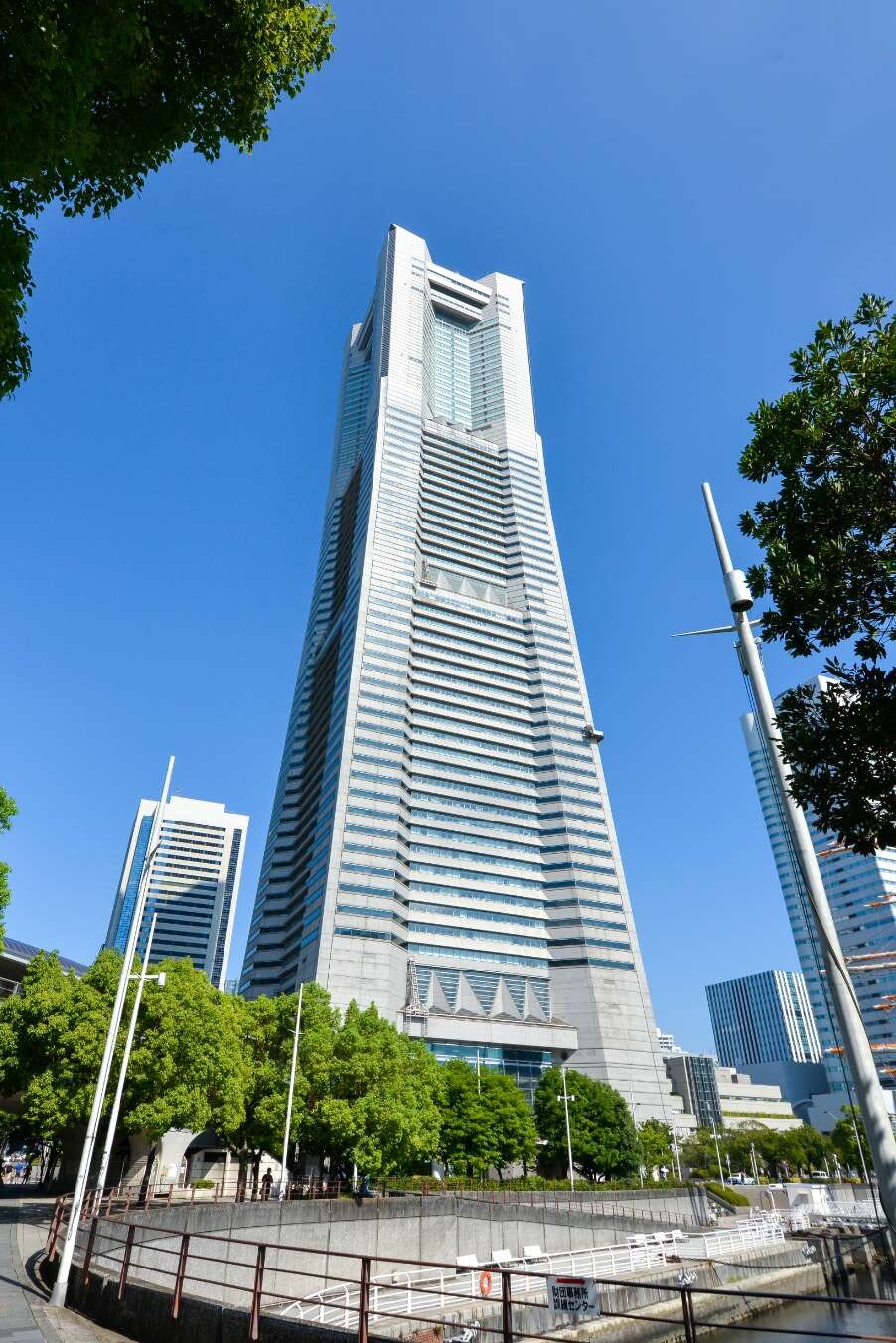 横浜ランドマークタワー