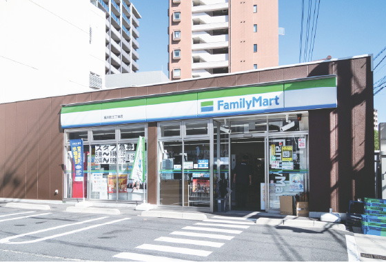 ファミリーマート横川町三丁目店