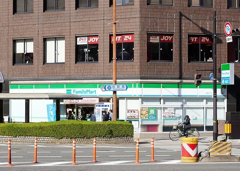 ファミリーマート谷町三丁目店