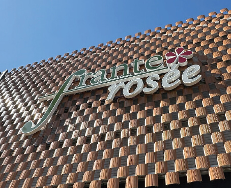 フランテ ロゼ 白壁