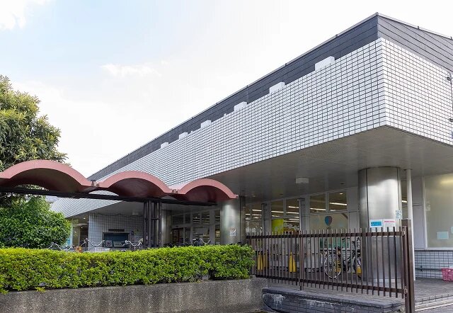 蕨市立図書館