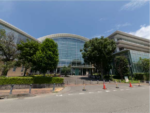 プラザウエスト・桜図書館
