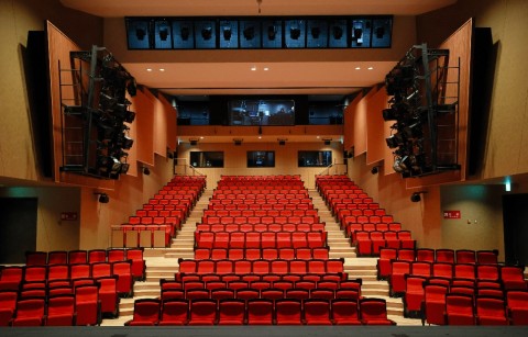 メニコン シアターAoi